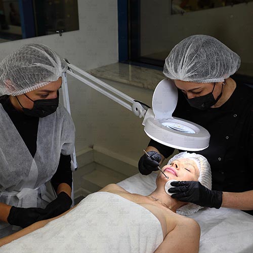 Профессиональная комбинированная чистка лица и классические аппаратные методы ухода за кожей
